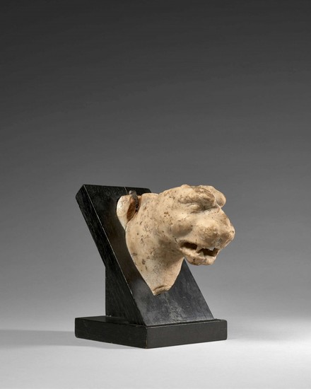 ART ROMAIN, 1er-2e SIÈCLE Tête de félin en marbre
