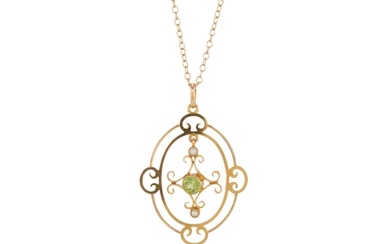 An Edwardian 9ct gold peridot and pearl pendant, with chain,...