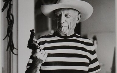 André VILLERS (1930-2016) Picasso avec le revolver et chapeau offert par Gary Cooper (c.1960) Epreuve...