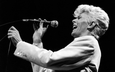 Ann CLIFFORD David Bowie chantant sur la…