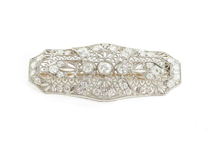 Art Deco diamond and gold filigree brooch