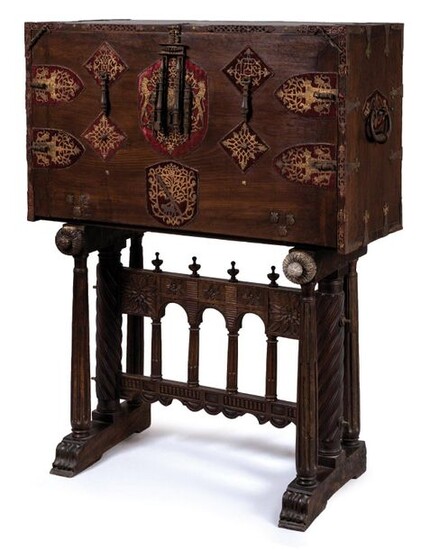 BARGUENO also known as "ESCRITORIO DE SALAMANCA" in rectangular walnut. The flap is decorated with a hasp lock with two bolts and four locks. Two pendants and six scallops. Cut-out metal motifs on a red velvet background. It reveals fourteen drawers...