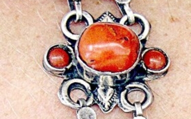 Bezalel Yemenite filigree silver sterling bracelet inlaid with coral, 28 gr.