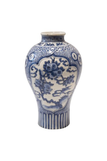 Blue-white vase | Blau-weisse Vase