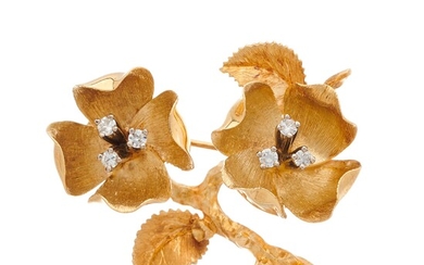 Broche fleur en or 14ct, diamant taille brillant, milieu du 20e siècle, poids total estimé...