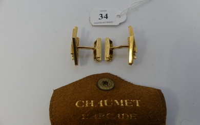 CHAUMET Paire de boutons de manchette en or numéroté 6214 Avec sa pochette en cuir...