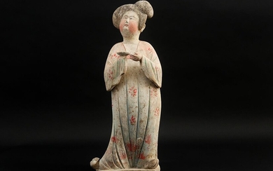 CHINE - TANG-DYNASTIE (618 - 906) schitterende und vrij grote grafvondst in aardewerk met goedbewaarde...