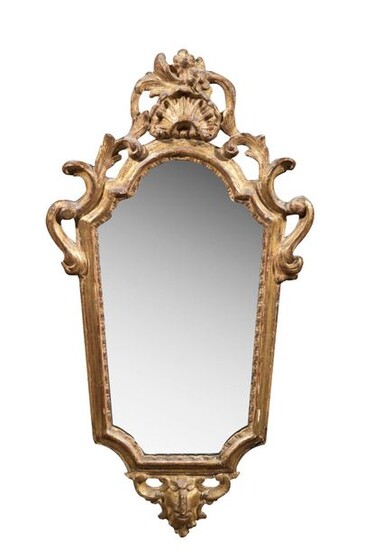 Carved and gilded wood mirror with openwork decoration...