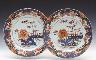 China, pair of far-Imari dishes, Qianlong, decorated with...