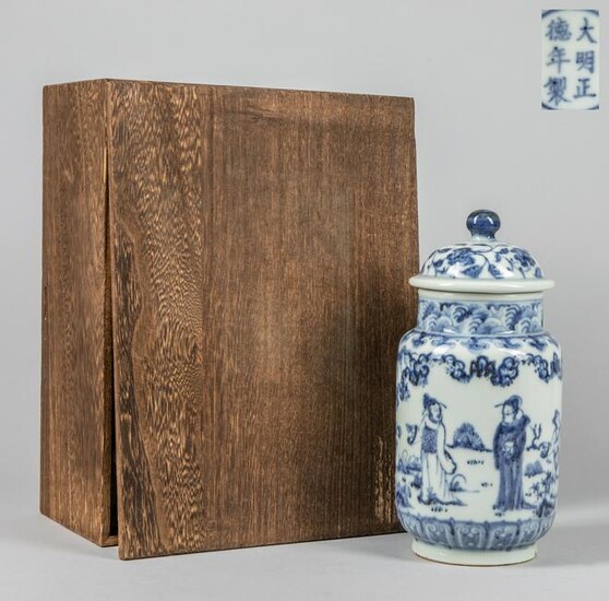 Chinese Export Blue & White Covered Vase