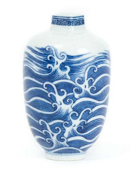 Chinese blue and white porcelain water pot