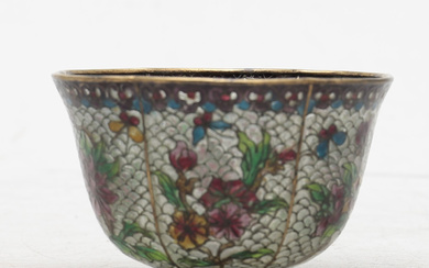 Chinese bowl in “plique-a-jour” enamelled metal, 20th Century.