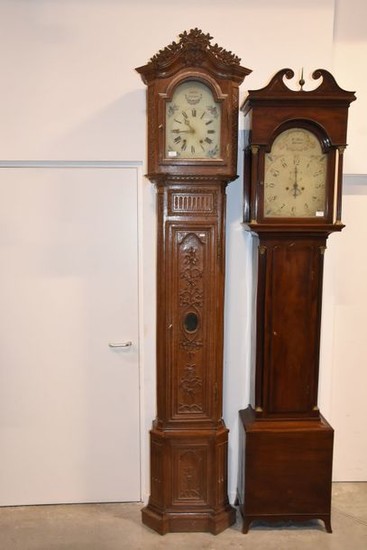 Clock in carved oak 18th century, movement added...
