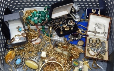 Collection of costume jewellery, gold coloured items, beads ...