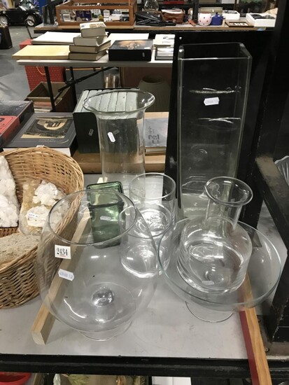 Collection of glass vases incl. an oversized goblet vase