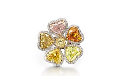 Coloured Diamond and Diamond Ring | 彩色鑽石 配 鑽石 戒指（彩色鑽石共重5.76克拉）