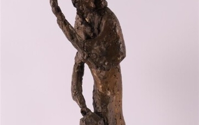 Couverture, van Haeften A.A. "Le médecin du village", sculpture en bronze, h 42 cm.