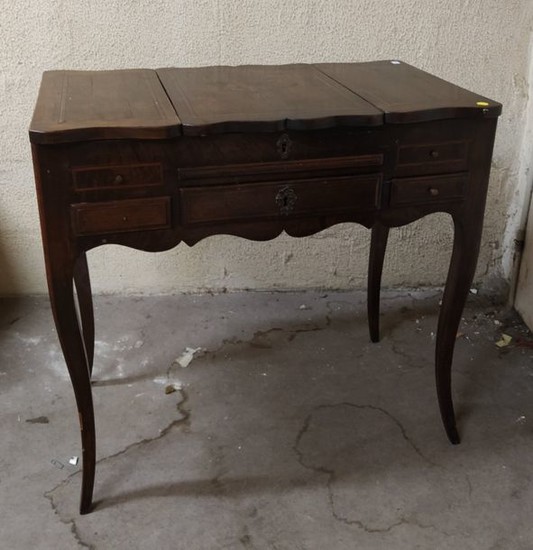 Dressing table in moulded and patinated wood. Top...