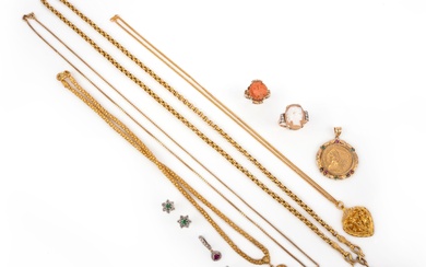 λ Ensemble de bijoux en or et sertis, comprenant : trois colliers en or fin,...