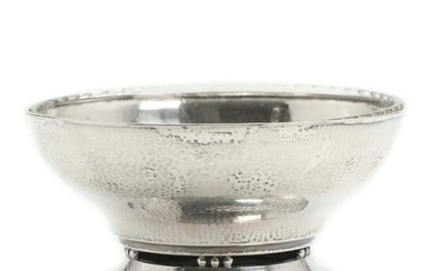 SOLD. Georg Jensen: Bowl of hammered sterling silver with glass bowl, design no. 414 b after 1945. Weight app. 270 g. H. 9 cm. – Bruun Rasmussen Auctioneers of Fine Art
