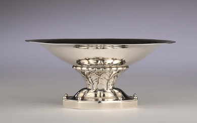 Georg Jensen. Candy bowl of hammered sterling silver, approx. 1925-1933