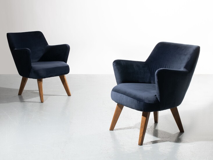 Gio PONTI 1891-1979Paire de fauteuils - 1949Piètement et structure en bois, tapissée de tissu bleu...