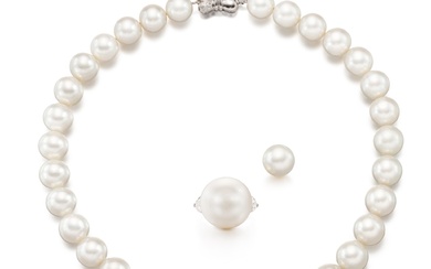 Group of Cultured Pearl and Diamond Jewellery | 養殖珍珠 配...