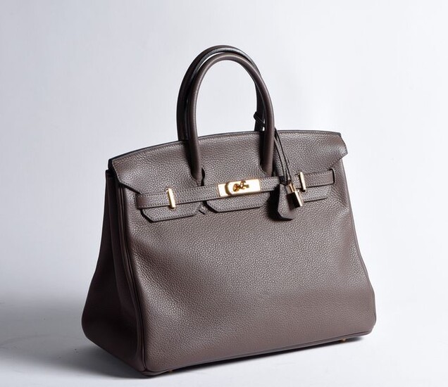 HERMES - Grey grained leather Birkin bag "Tourterelle", gold metal trim, 35 cm, Very good condition.