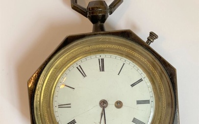 Horloge à suspendre en bronze de forme octogonale. Boîtier :... - Lot 334 - Euvrard & Fabre