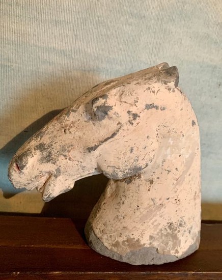 Horse's head in polychrome grey clay.