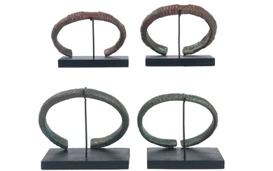 IRAN ANCIEN - LURISTAN (1200 - 800 BC) lot de quatre bracelets en bronze -...