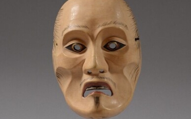 JAPON. Masque du théâtre du Noh représentant le personnage de Yase Otoko, avec son teint...