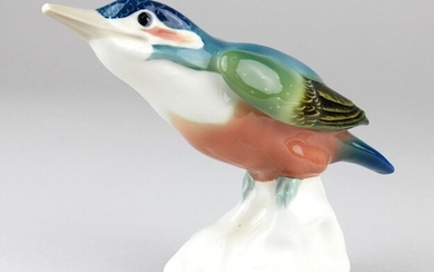 Kingfisher, porcelain figure of Meissen, 2nd half of the 20th century, colourfully decorated, blue sword mark and embossing on the bottom. X 124 and 541 (?), after the model by Paul Walther from 1906, beak tip cut off, 1st choice, h: 12 cm, l: 14,5 cm...