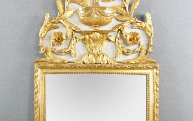 Miroir cadre en bois sculpté doré et laqué gris, fronton à décor d'urne et feuilles...