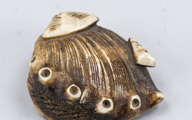 Netsuke in the shape of a shell (Awa