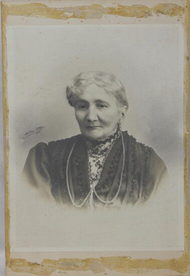 OLD GERMAN PHOTOGRAPH OF A LADY