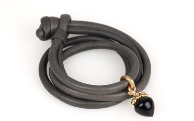 Ole Lynggaard: Sweet Drop 'Dew Drop' with onyx and brilliants, with two bracelets