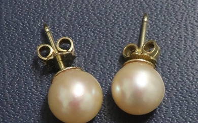 Pair of pearl stud earrings, 585 yellow gold mount, pearl...