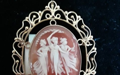 Pendant and brooch with cameo