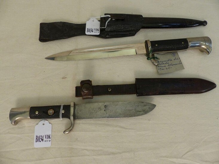 Set of 2 knives. Hitler youth dagger and German exit dagger dating from World War II. (Badge missing)