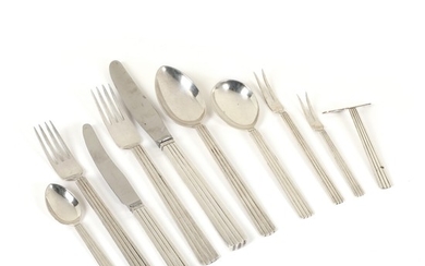 Sigvard Bernadotte: “Bernadotte”. Sterling silver cutlery. Georg Jensen after 1945. Weight excluding pieces with steel 1348 g. (46)