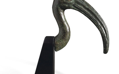 TÊTE D’IBIS Egypte, Basse-Époque, 664-332 av. J.-C. Bronze à patine verte H. 10 cm Provenance...