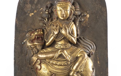 TIBET - Bouddha assis en Lalita Asana sur un lion céleste en cuivre doré, XIXe
