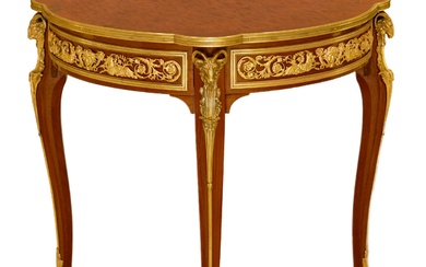 Table centrale en acajou, bronze doré et parquet bois-satiné de style Louis XV, fin 19ème...