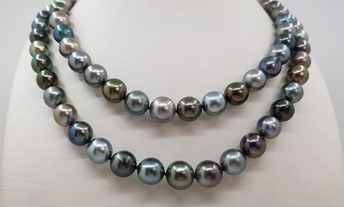 Tahitian pearls necklace in 14kt white gold