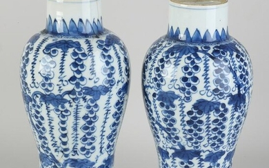 Two 18th century Chinese vases, H 23 cm.