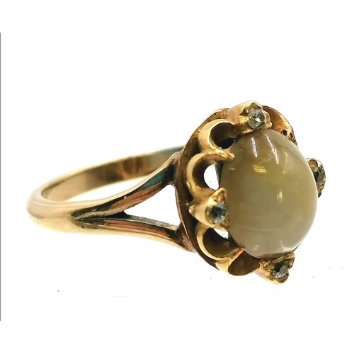 Unmarked gold Victorian diamond set Cats eye ? ring