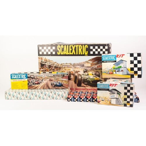 VINTAGE 'TRIANG SCALEXTRIC' MODEL RACING SET 50.S with two s...