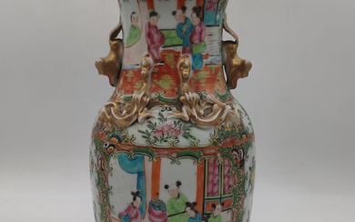 Vase en porcelaine à décor émaillé, Chine,... - Lot 34 - Ader