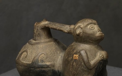 Vase sifflet à double panse La première représente… Calendrier Art Précolombien - Art d’Asie - Nouvelle… Lot n° 34